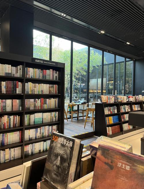 武汉休闲指南:避开网红打卡地,探寻隐藏的二手书店与茶馆